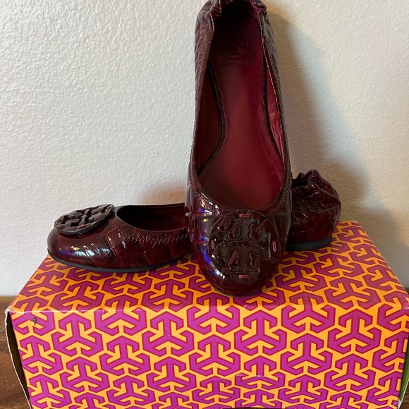 Tory Burch cranberry crocodile print flats 7 1/2 - Picture 7 of 7